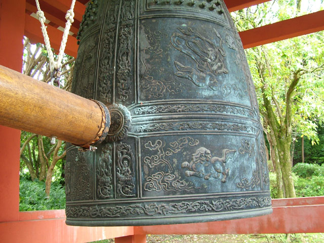 Bell at Byodo-in Temple.Ring the bell to bring good fortune.